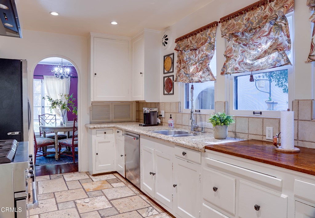 575 Glen Holly Drive Pasadena, CA 91105 - Photo 4 of 20 KitchenSide