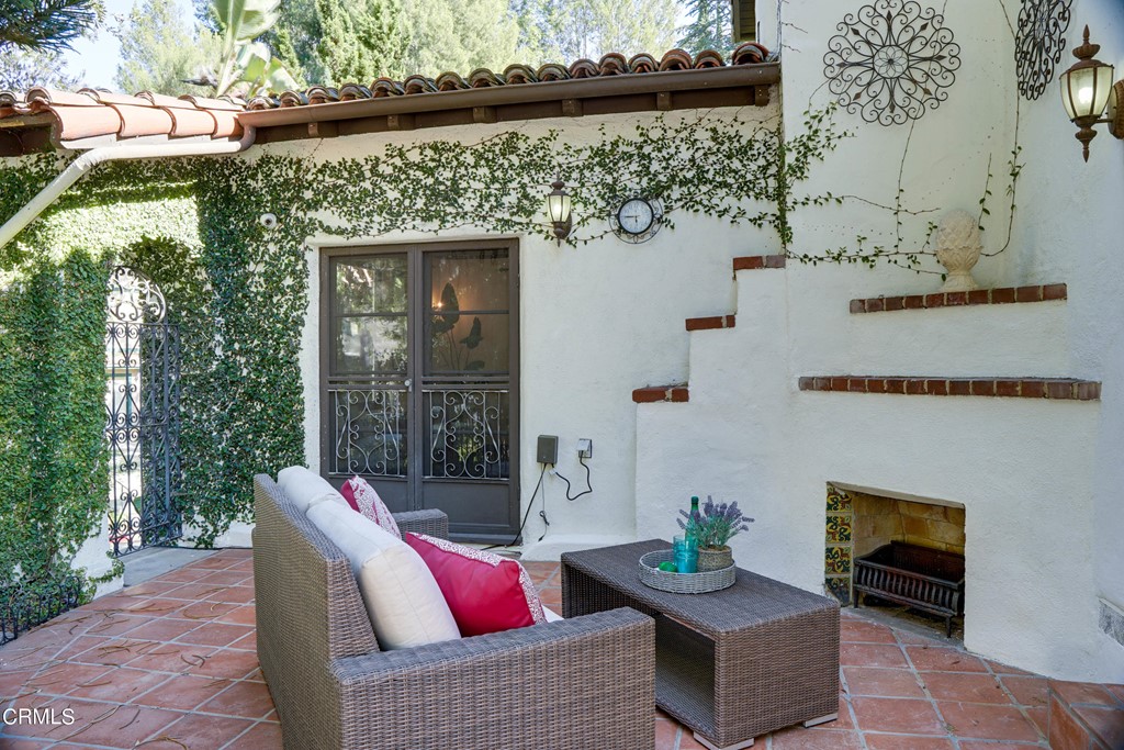 575 Glen Holly Drive Pasadena, CA 91105 - Photo 8 of 20 Porch2