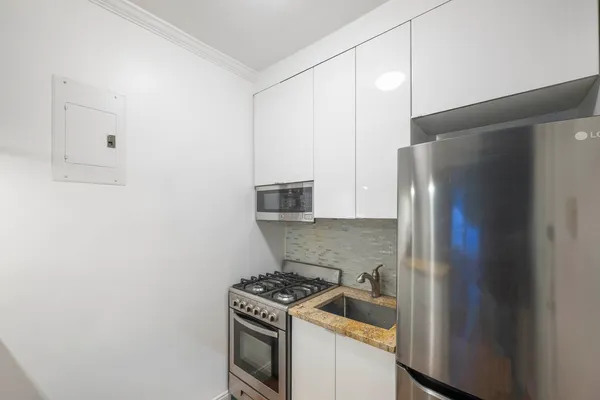 $3,400 | 225 East 47th Street, Unit 4H | Midtown East