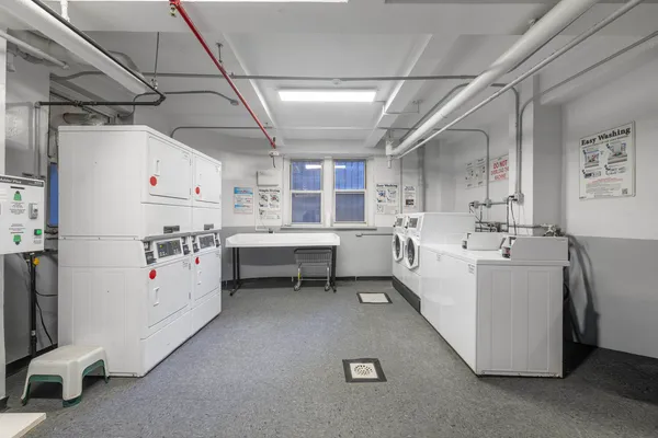 $3,400 | 225 East 47th Street, Unit 4H | Midtown East