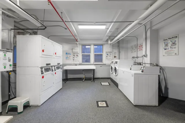 $3,400 | 225 East 47th Street, Unit 4H | Midtown East