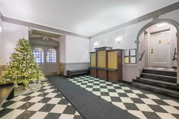 $3,400 | 225 East 47th Street, Unit 4H | Midtown East