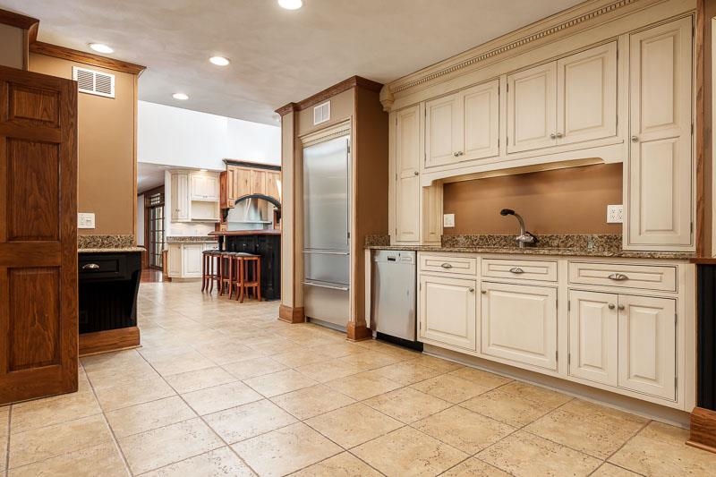 2716 Spring Creek Road Rockford, IL 61107 - Photo 19 of 76