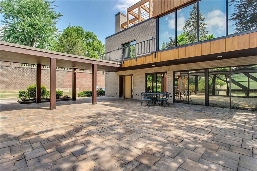 1073 Dorset Road Pittsburgh, PA 15217 - Photo 3 of 25