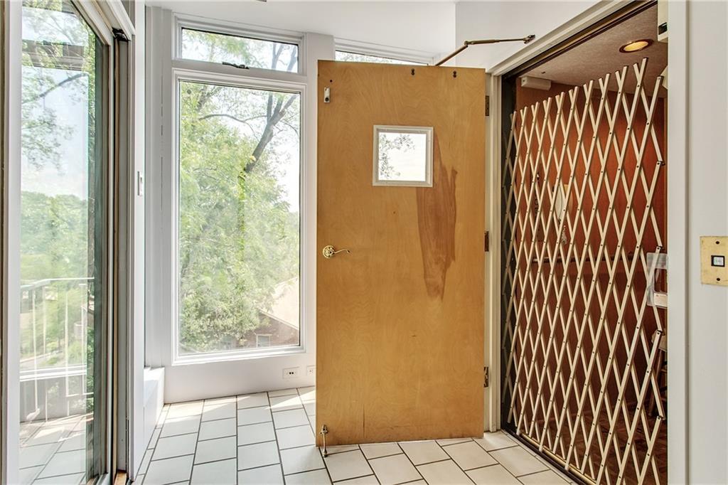 1073 Dorset Road Pittsburgh, PA 15217 - Photo 8 of 25