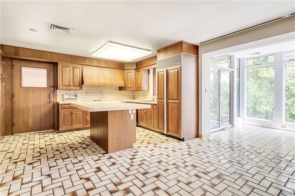 1073 Dorset Road Pittsburgh, PA 15217 - Photo 9 of 25