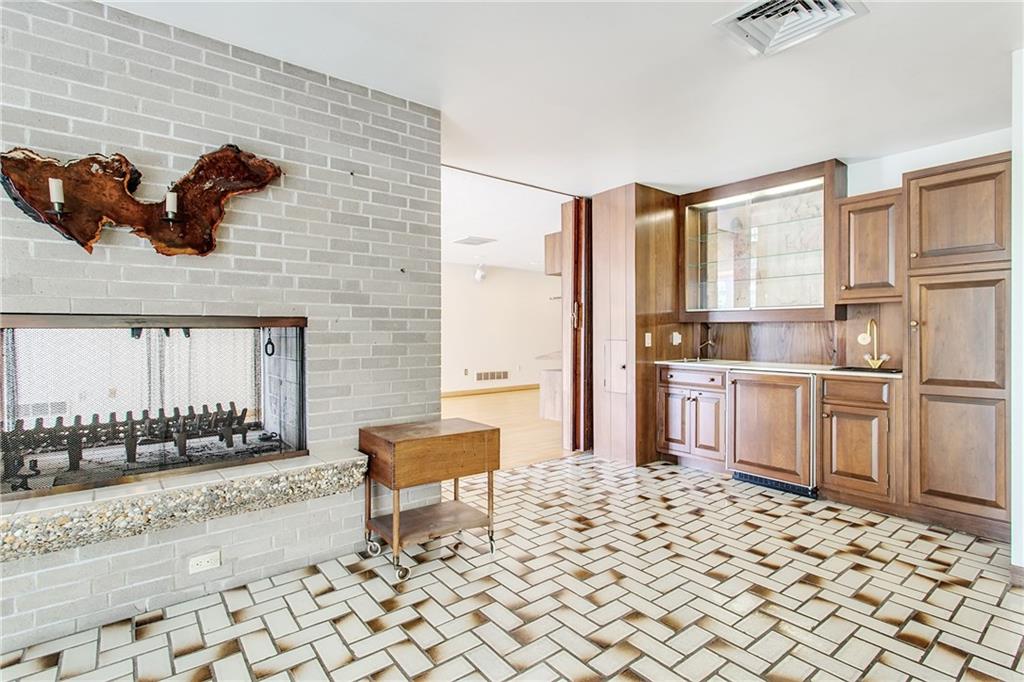 1073 Dorset Road Pittsburgh, PA 15217 - Photo 10 of 25