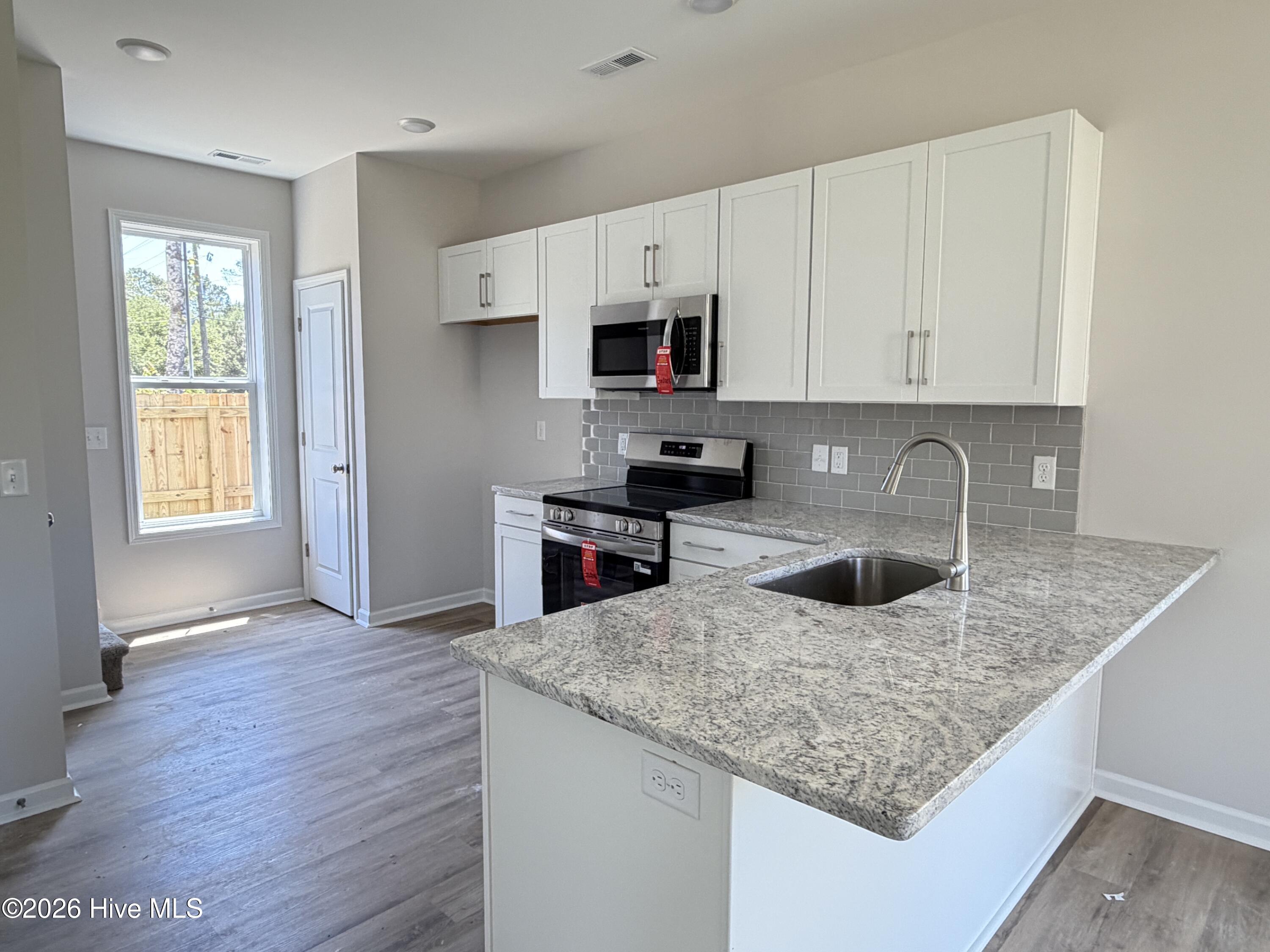 1037 Pine Ridge Castle Hayne, NC 28429 - Photo 4 of 25 KITCHEN