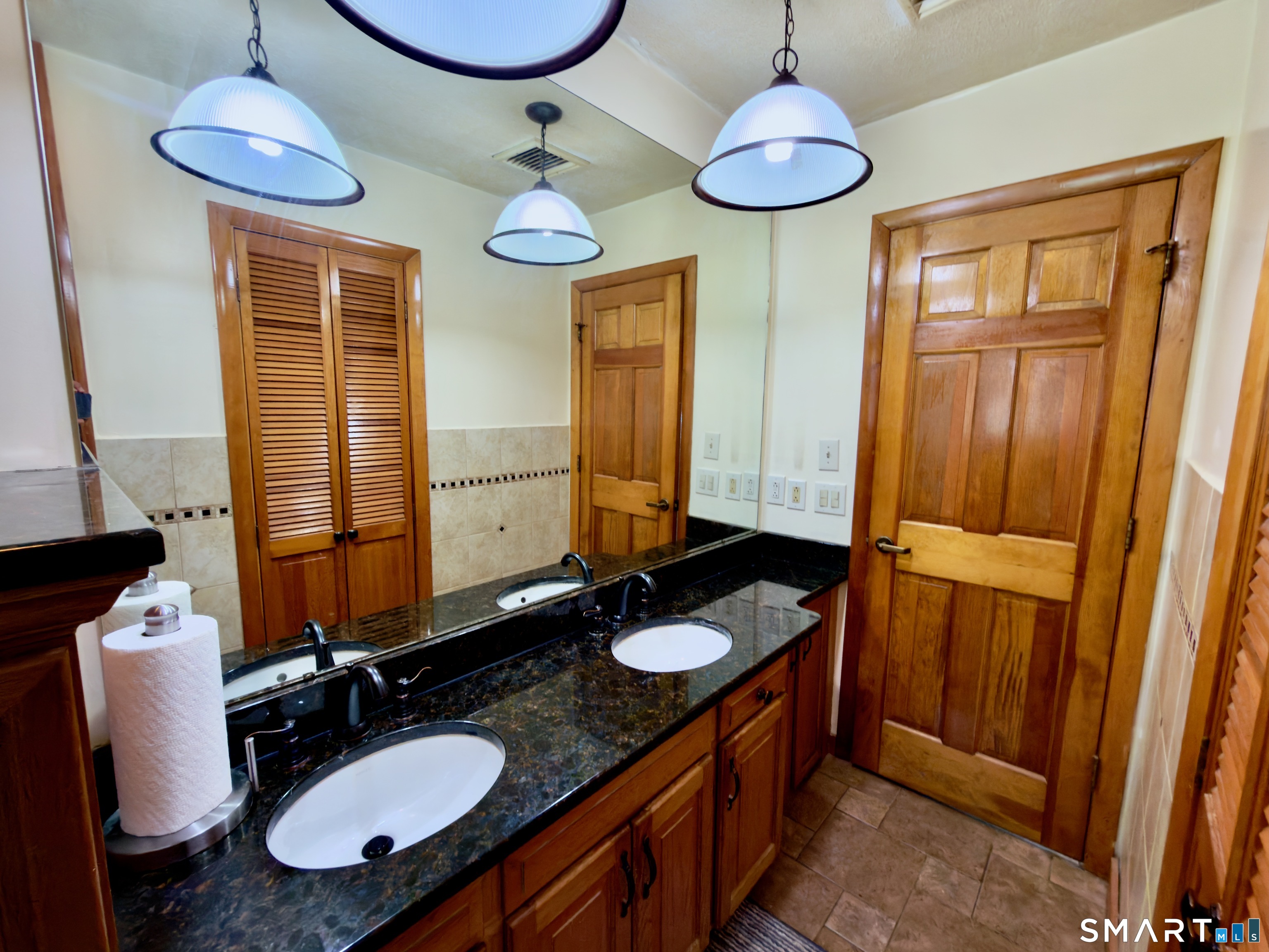 25 Greenfield Avenue Waterbury, CT 06708 - Photo 13 of 37