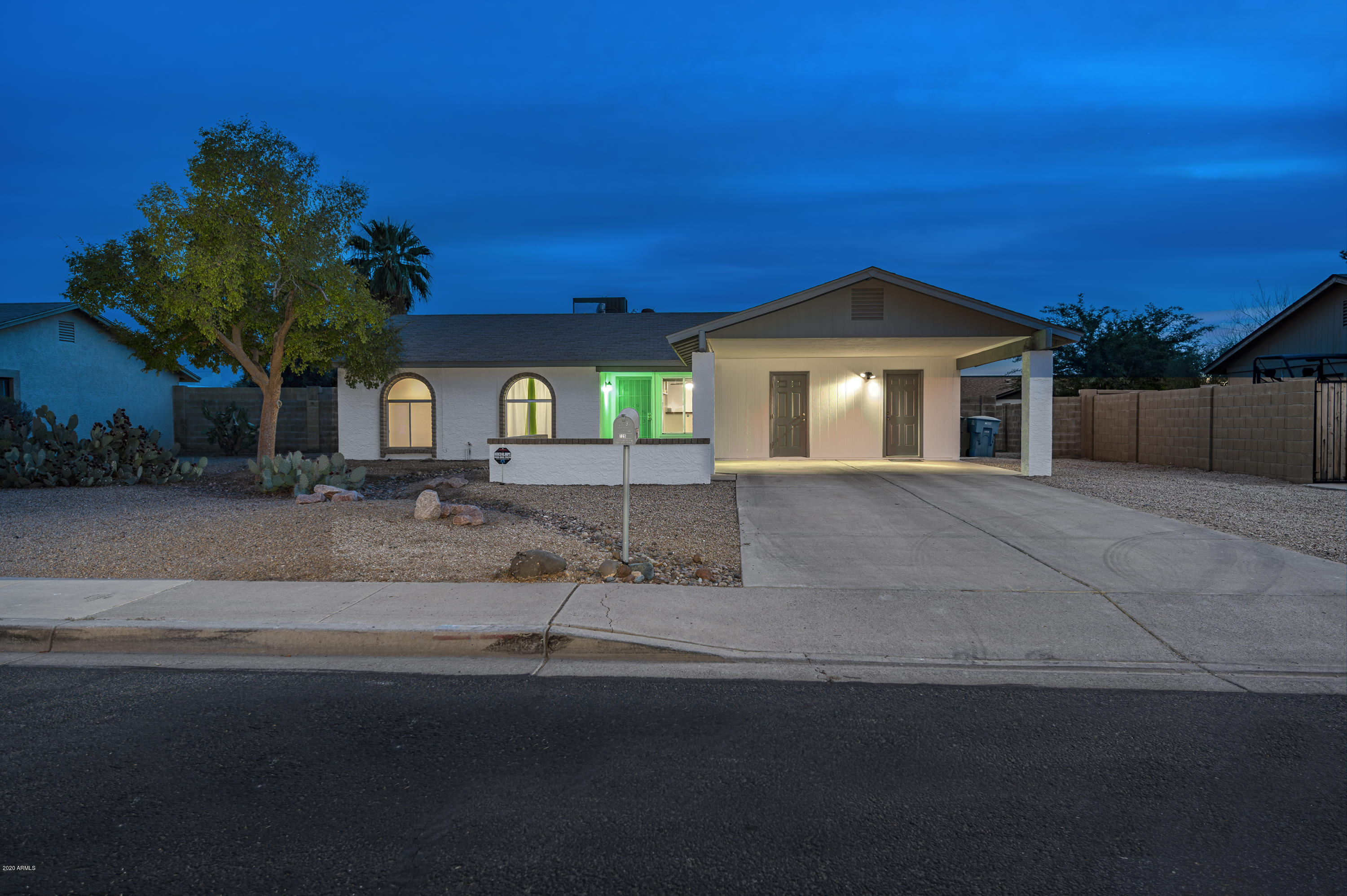 725 West Utopia Road Phoenix, AZ 85027 - Photo 1 of 19 1.5_front_twilight