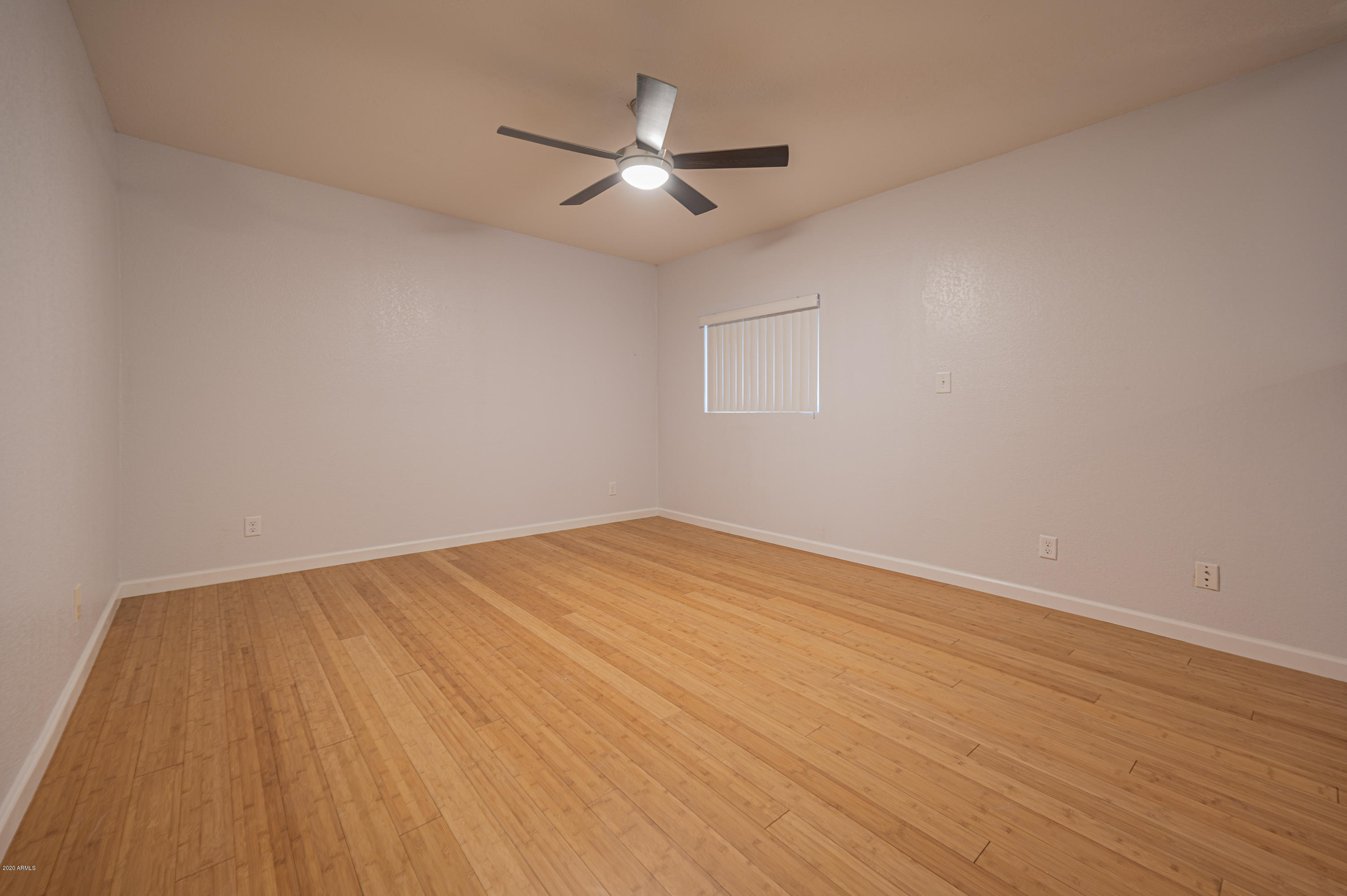 725 West Utopia Road Phoenix, AZ 85027 - Photo 6 of 19 6_living_rm