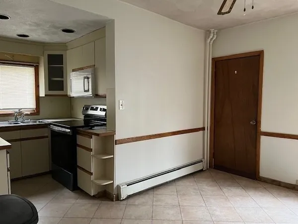 $2,700 | 8 Hill Street, Unit 1, Somerville, MA 02144