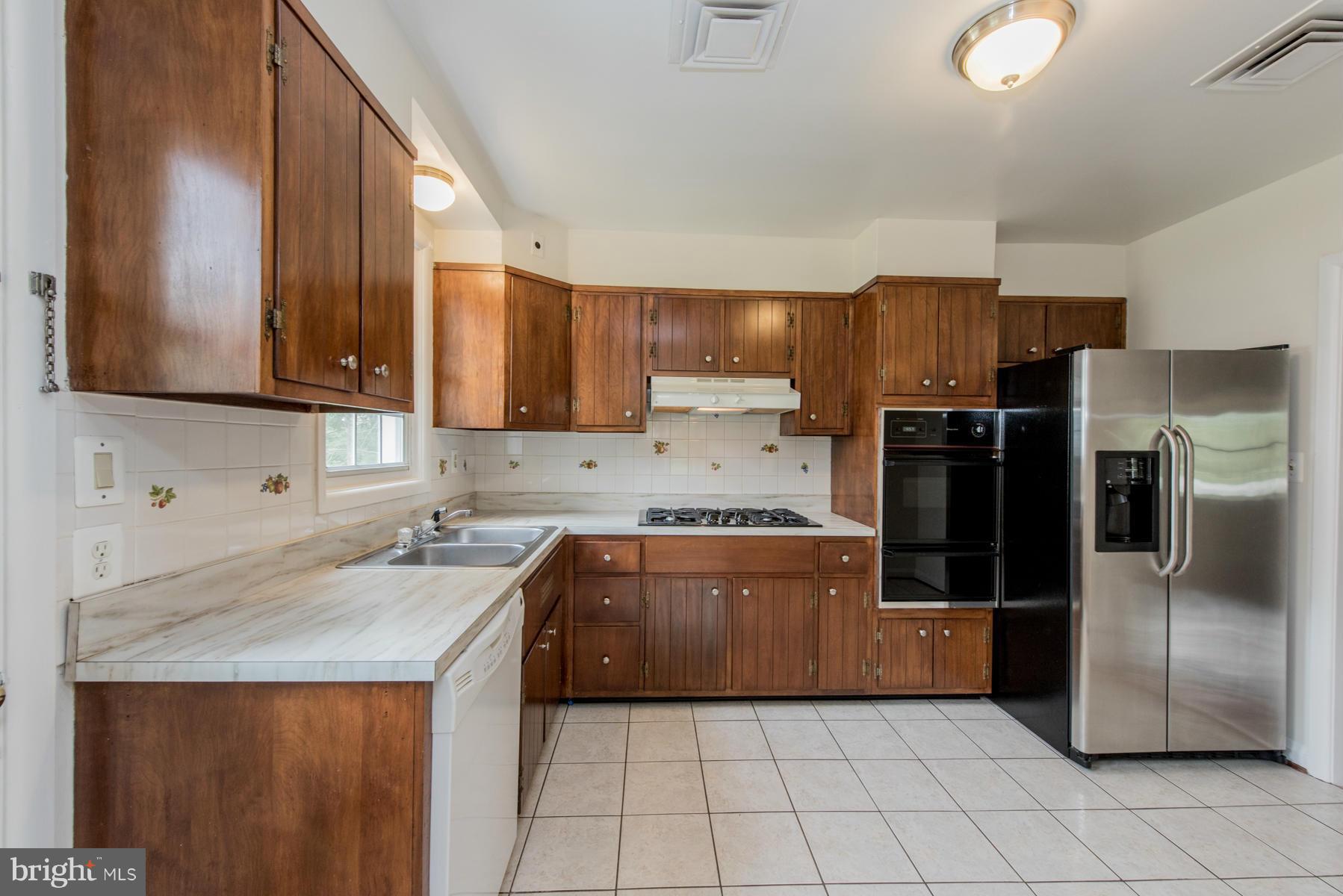 4053 High Point Road Ellicott City, MD 21042 - Photo 4 of 27 Kitchen