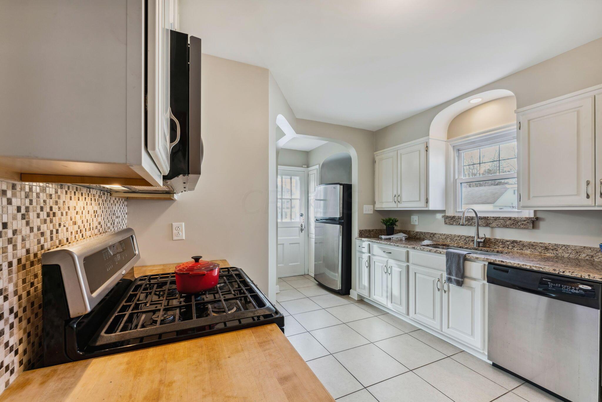 771 Vernon Road Columbus, OH 43209 - Photo 19 of 52 Kitchen