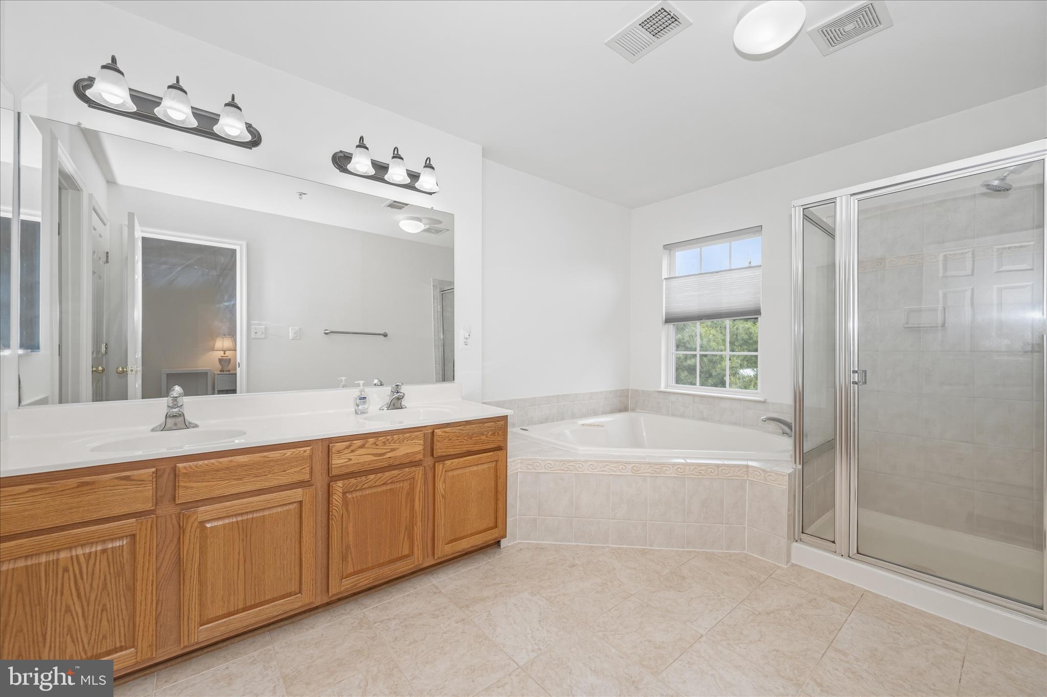 21 Inkberry Circle Gaithersburg, MD 20877 - Photo 31 of 51 a spacious bathroom with a tub sink and mirror