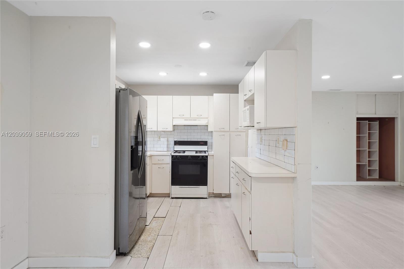 10051 Southwest 13th Terrace Miami, FL 33174 - Photo 11 of 26