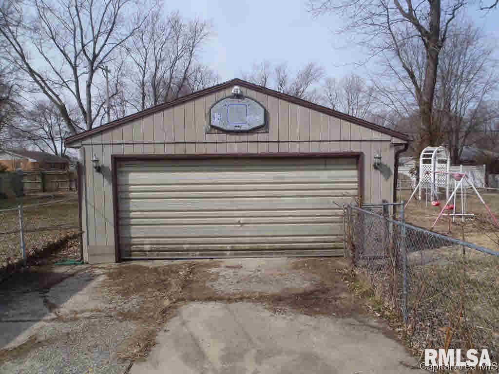 2865 Hoover Avenue Springfield, IL 62703 - Photo 9 of 11