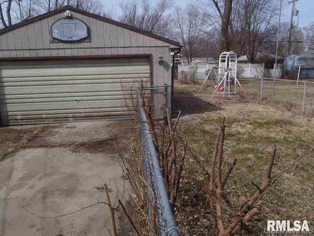 2865 Hoover Avenue Springfield, IL 62703 - Photo 10 of 11