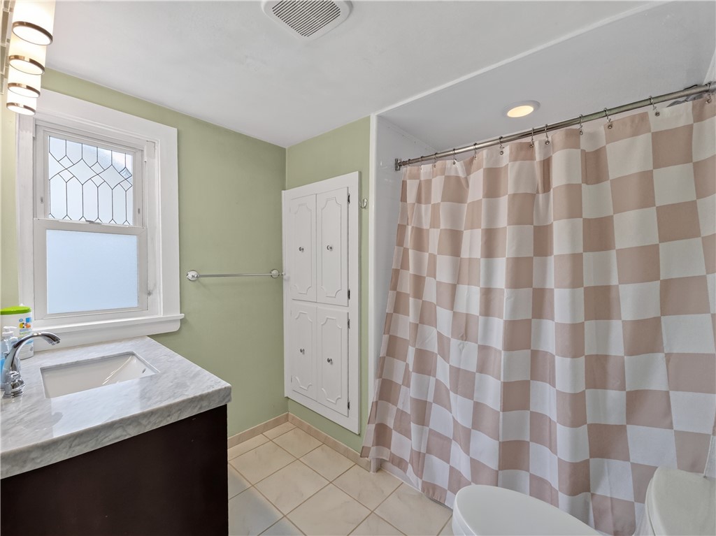 140 Irvington Road Rochester, NY 14620 - Photo 19 of 36 Full Bath
