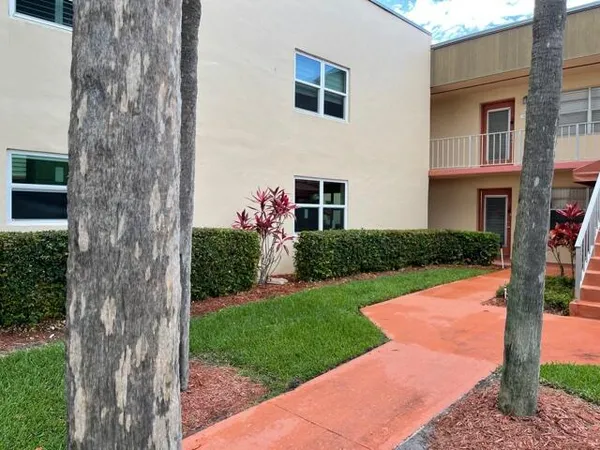 $2,000 | 805 Normandy Q Delray Beach, Delray Beach, FL 33484