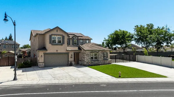 $1,100,000 | 1144 Clearwater Creek Boulevard, Manteca, CA 95336