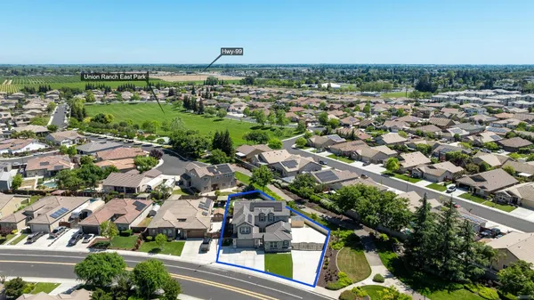 $1,100,000 | 1144 Clearwater Creek Boulevard, Manteca, CA 95336