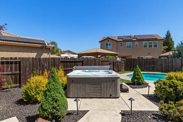 $1,100,000 | 1144 Clearwater Creek Boulevard, Manteca, CA 95336