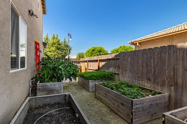 $1,100,000 | 1144 Clearwater Creek Boulevard, Manteca, CA 95336