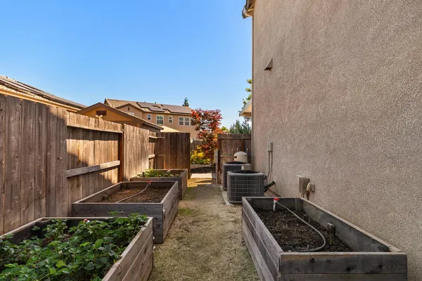 $1,100,000 | 1144 Clearwater Creek Boulevard, Manteca, CA 95336