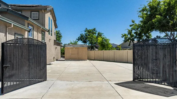 $1,100,000 | 1144 Clearwater Creek Boulevard, Manteca, CA 95336