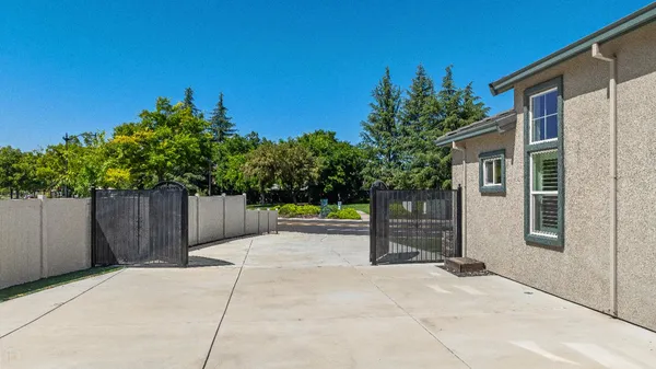 $1,100,000 | 1144 Clearwater Creek Boulevard, Manteca, CA 95336