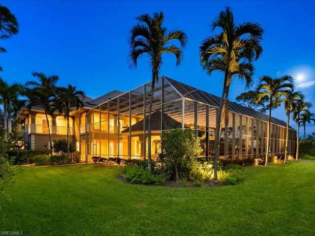 a view of outdoor space yard and porch