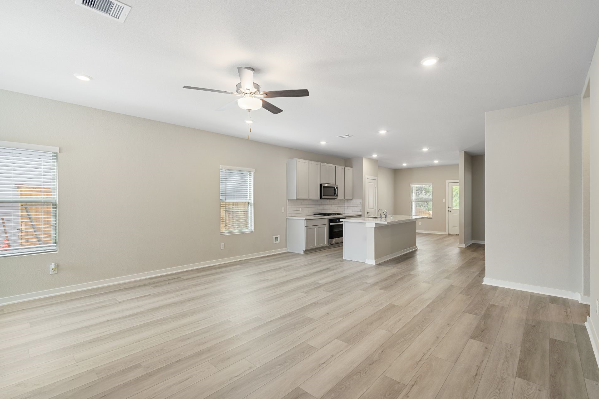 2906 Rockwood Drive Rosharon, TX 77583 - Photo 4 of 18 representative photo