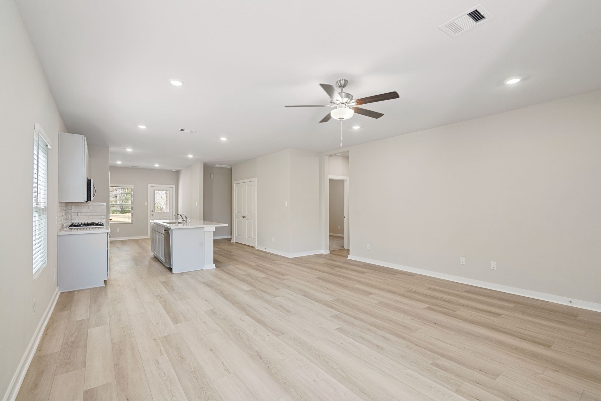 2906 Rockwood Drive Rosharon, TX 77583 - Photo 5 of 18 representative photo
