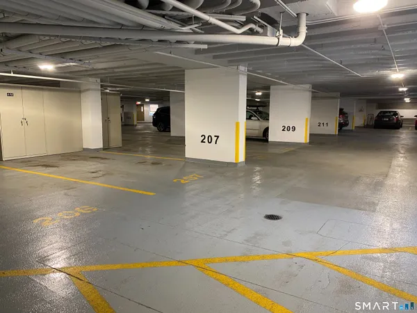 $4,000 | 143 Hoyt Street, Unit 4K, Stamford, CT 06905