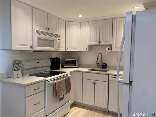 $3,800 | 143 Hoyt Street, Unit 4K, Stamford, CT 06905