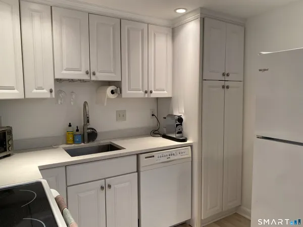 $4,000 | 143 Hoyt Street, Unit 4K, Stamford, CT 06905