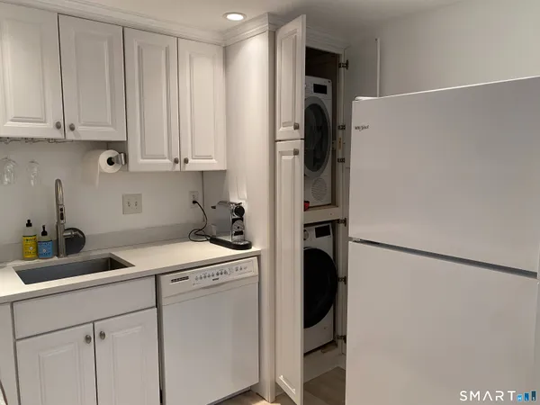 $4,000 | 143 Hoyt Street, Unit 4K, Stamford, CT 06905