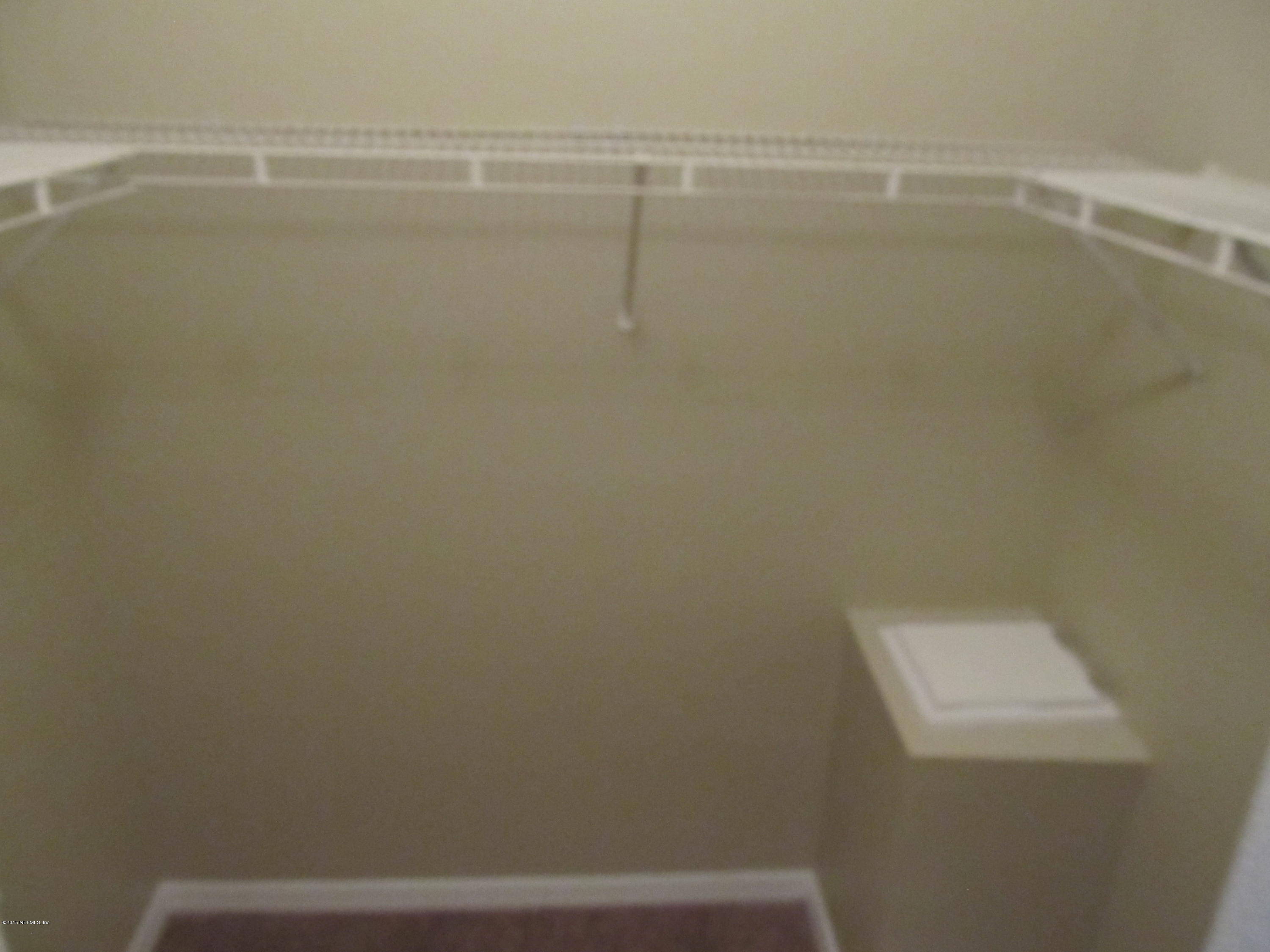 7079 Prosperity Park Road East Jacksonville, FL 32244 - Photo 13 of 22 a close up of a shower