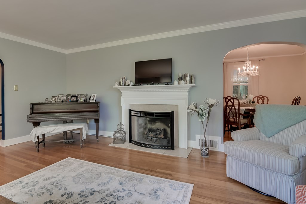 2214 Glendale Road Augusta, GA 30904 - Photo 5 of 32 Living Room