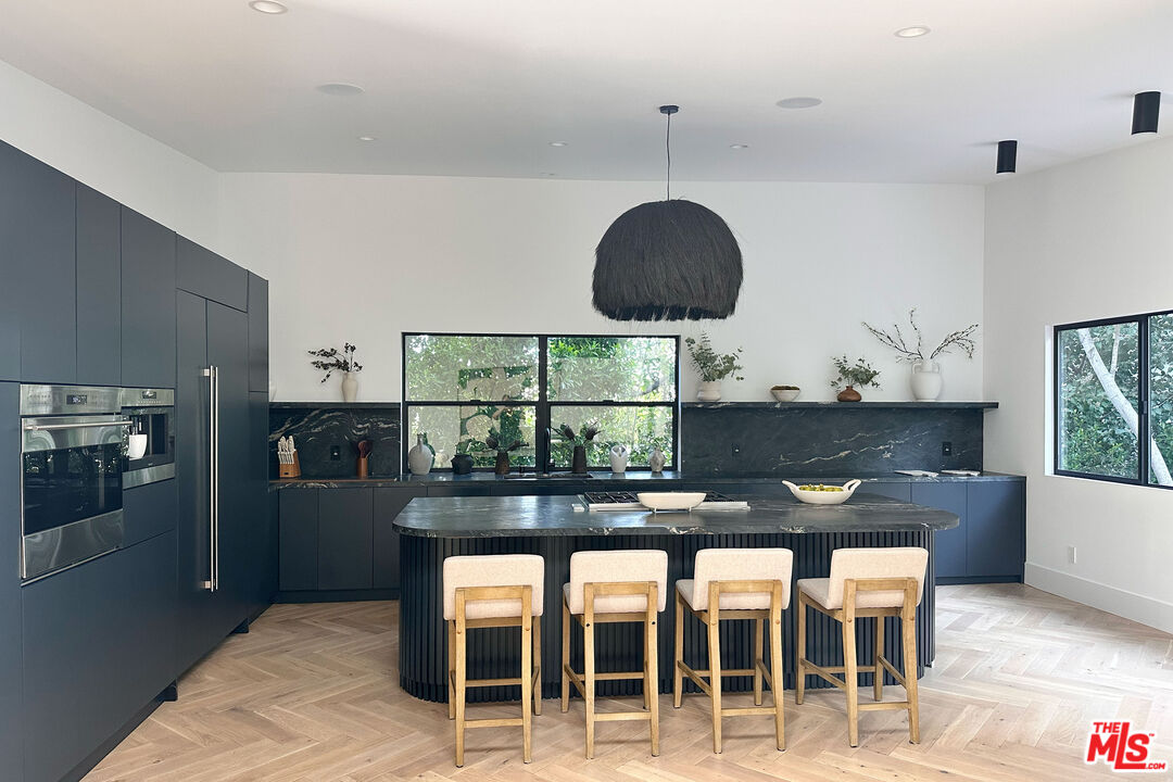 1541 Rising Glen Road Los Angeles, CA 90069 - Photo 7 of 19