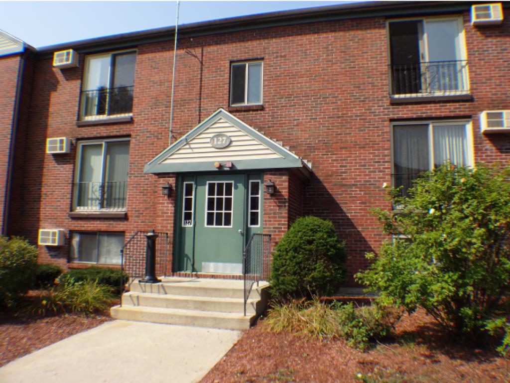 127 English Village Road, Unit 204 Manchester, NH 03102 - Photo 1 of 3 Gallery Image 1
