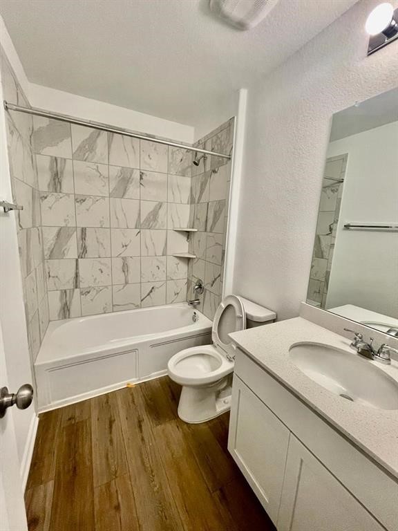 420 Perfect World Loop Jarrell, TX 76537 - Photo 6 of 17 a bathroom with a sink a toilet and a bathtub