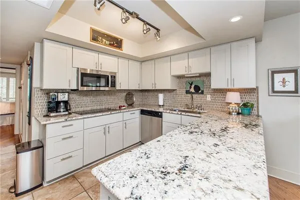 $600,000 | 100 Tchefuncte Oaks Drive, Unit 100, Mandeville, LA 70471