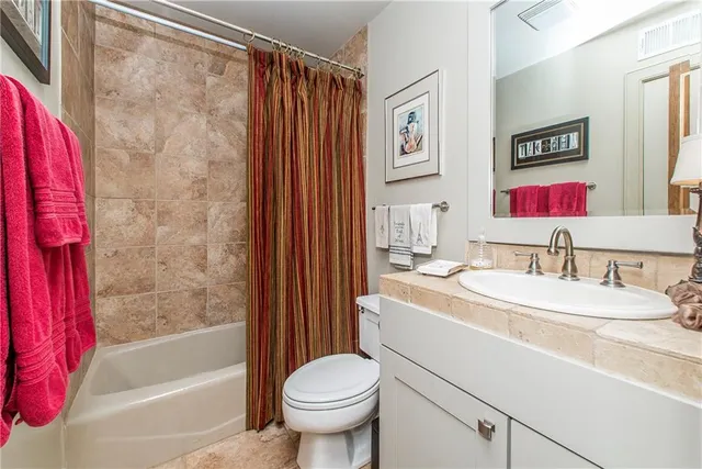 $600,000 | 100 Tchefuncte Oaks Drive, Unit 100, Mandeville, LA 70471