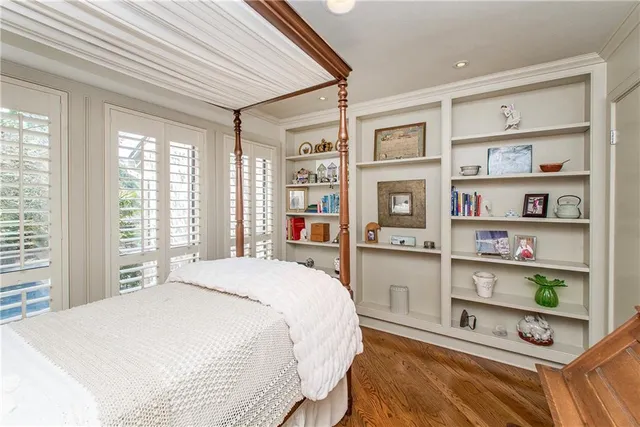 $600,000 | 100 Tchefuncte Oaks Drive, Unit 100, Mandeville, LA 70471