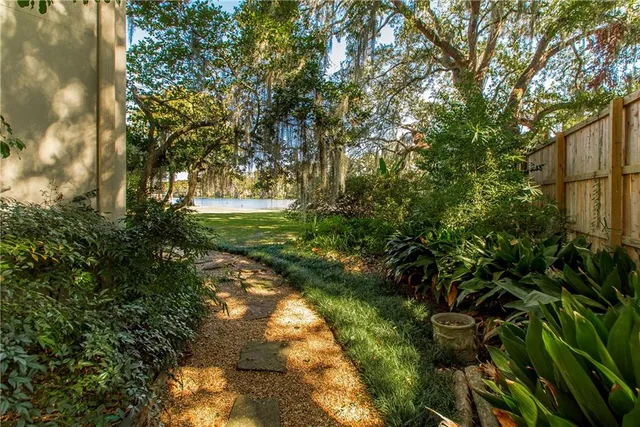 $600,000 | 100 Tchefuncte Oaks Drive, Unit 100, Mandeville, LA 70471