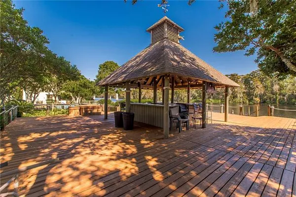 $600,000 | 100 Tchefuncte Oaks Drive, Unit 100, Mandeville, LA 70471