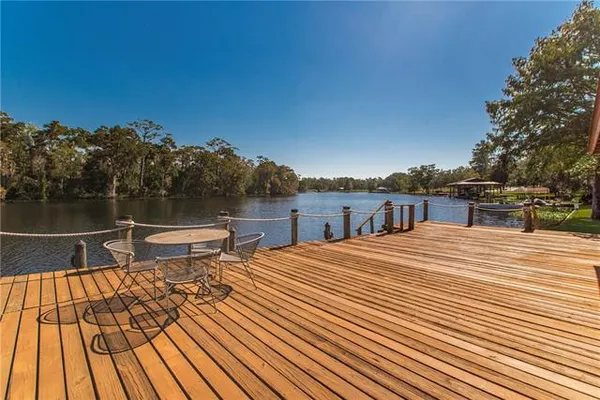 $600,000 | 100 Tchefuncte Oaks Drive, Unit 100, Mandeville, LA 70471