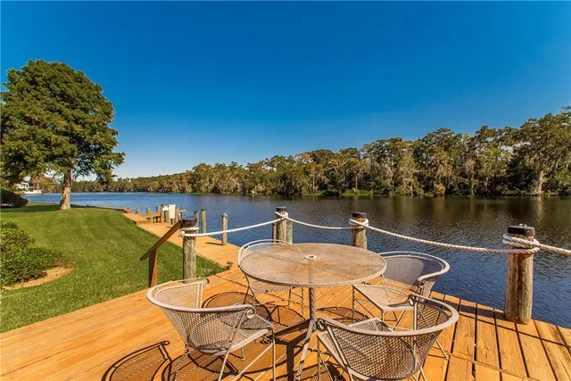 $600,000 | 100 Tchefuncte Oaks Drive, Unit 100, Mandeville, LA 70471